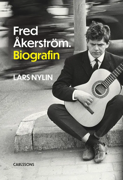 Omslag: Fred Åkerström. Biografin av Lars Nylin.